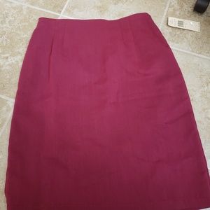 Melrose Studio Red skirt sz large